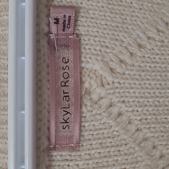 Skylar Rose Knit Dress - Picture 3 of 3